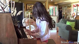 Britney Blue Play Piano And Masturbates